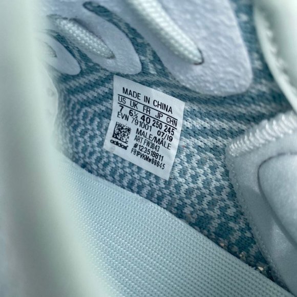 Yeezy Adidas Boost 350 V2 in Cloud White